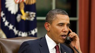 Obama hodinu telefonoval s Putinem. Opět ho nepřesvědčil