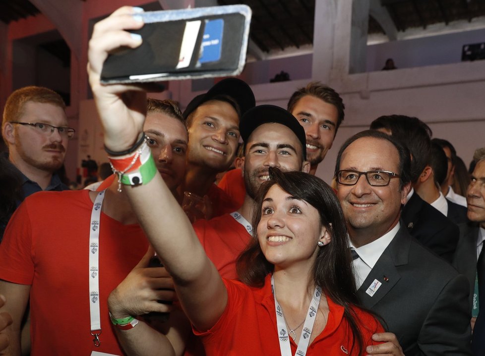 Politici v Riu: Selfie s francouzským prezidentem Hollandem