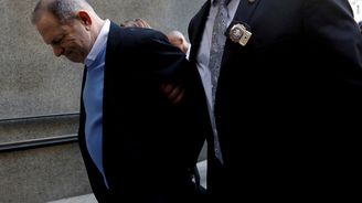 Producentu Pulp Fiction Weinsteinovi hrozí až 29 let vězení
