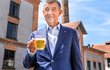Andrej Babiš (ANO) s pivem během kampaně před eurovolbami 2024 Andrej Babiš (ANO) s pivem během kampaně před eurovolbami 2024