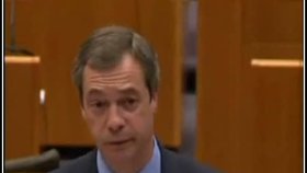 Poslanec EP Nigel Farage zesměšnil prezidenta EU Van Rompoye