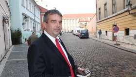 Zdeněk Štengl (48, SPOZ) tipoval 860 Kč, netrefil se o čtyři koruny. Částku trefi l skoro přesně, protože mu manželka ráno dala peníze, aby koupil po cestě sunar pro jejich dceru.