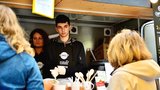 Polévka na Andělu zachraňuje životy: Koupí podpoříte lidi po cévních a mozkových příhodách 