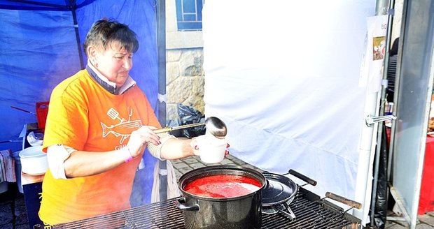 Festival nabídl na 50 druhů polévek. Na své si přišli milovníci masových vývarů i čistě zeleninových polévek