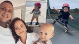 Mimino jezdilo na skateboardu dřív, než se naučilo chodit: Polly (15 měs.) viděly už miliony lidí!