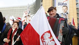 Předseda Evropské komise Tusk: Evropská komise mohla na situaci v Polsku reagovat i jinak.