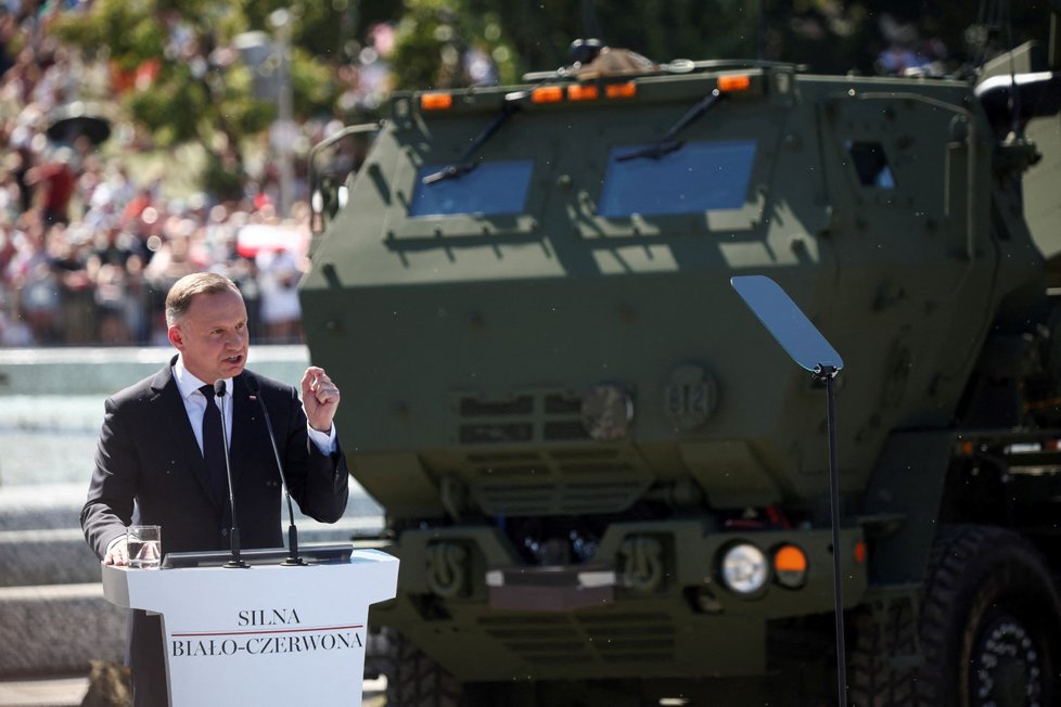Polský prezident Andrzej Duda na vojenské přehlídce ke Dni polské armády
