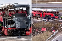 Noční havárie autobusu skončila tragicky: Šest mrtvých a desítky zraněných