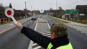 Silniční kontrola v Polsku poblíž hranic s Běloruskem