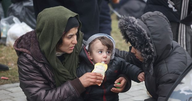 Krize na polsko-běloruské hranici: Místní pomáhají migrantům v polských „no-go zónách“