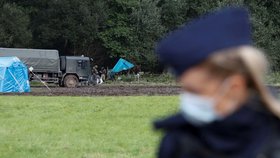 Migranti na hranici mezi Polskem a Běloruskem živoří v děsivých podmínkách.