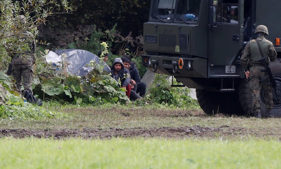 Migranti na hranici mezi Polskem a Běloruskem živoří v děsivých podmínkách.