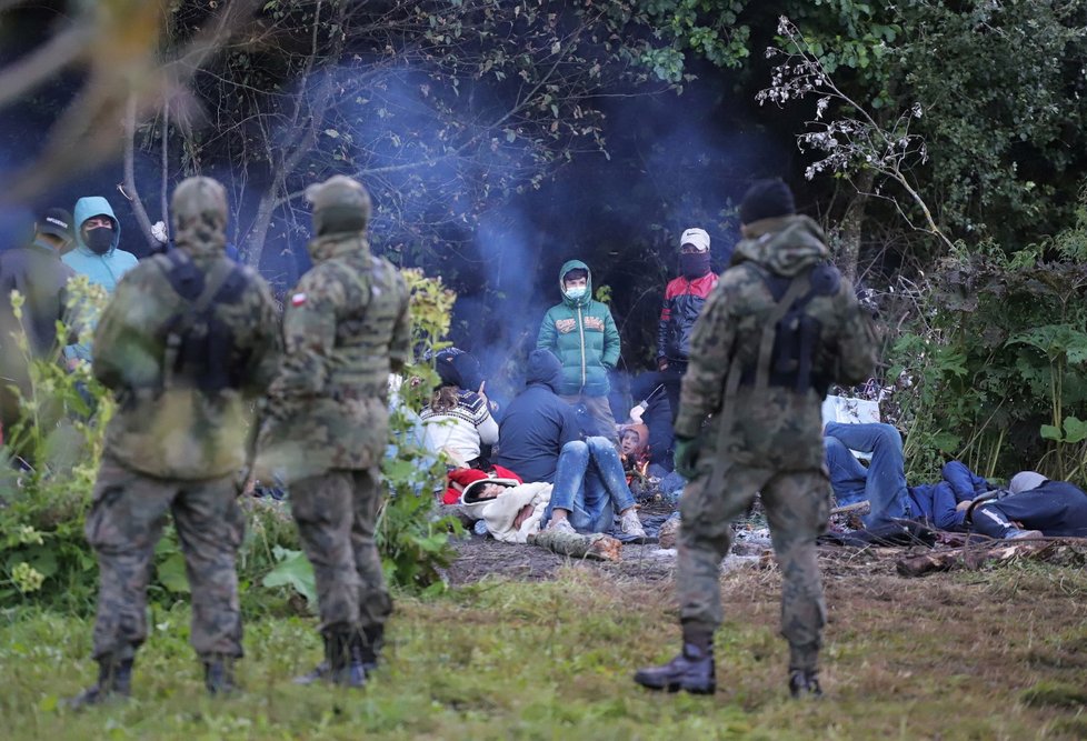 Migranti na hranici mezi Polskem a Běloruskem živoří v děsivých podmínkách.