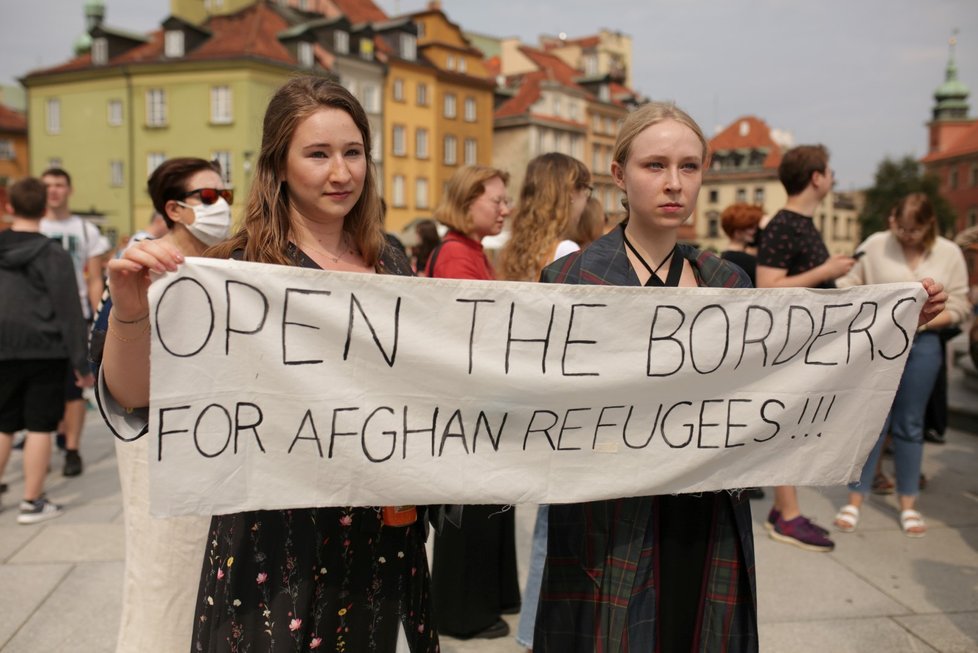 Manifestace za odblokování migrantů uvázlých mezi hranicemi