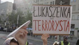 Protesty ve Varšavě: Proti věznění novinářů v Bělorusku a Lukašenkovu režimu