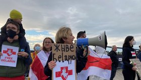 Protesty ve Varšavě: Proti věznění novinářů v Bělorusku a Lukašenkovu režimu