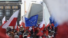 Poláci si osvojují protest s červenými kartami, se kterým mají Češi už výraznou zkušenost.