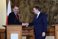 Polsko Putinovi k vítězství gratulovat nebude, řekl po setkání s Lipavským jeho polský protějšek Sikorski