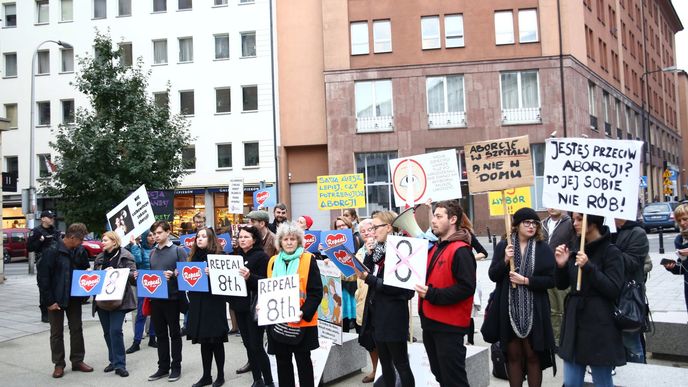 Sobota byla v Polsku dnem demonstrací proti novému protipotratovému zákonu.