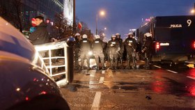 V ulicích bylo už zatčeno na 120 demonstrantů