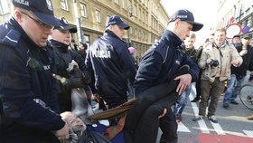 Polská policie zasáhla proti odpůrcům nacionalistického pochodu