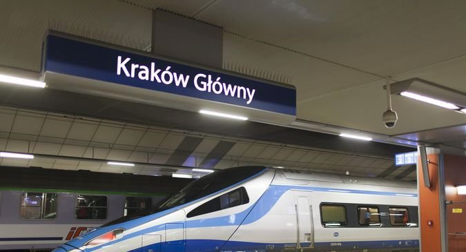 Polskie koleje borykają się z ogromnymi awariami, ruch się załamuje.  Czy był to cyberatak ze Wschodu?