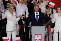 Poláci si zvolili nového prezidenta. Duda se raduje, Trzaskowského porazil jen těsně