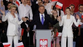 Polský prezident Andrzej Duda se po oznámení tzv. exit pollů radoval z výhry (12. 7. 2020)