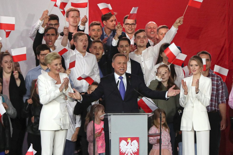 Polský prezident Andrzej Duda se po oznámení tzv. exit pollů radoval z výhry (12. 7. 2020)