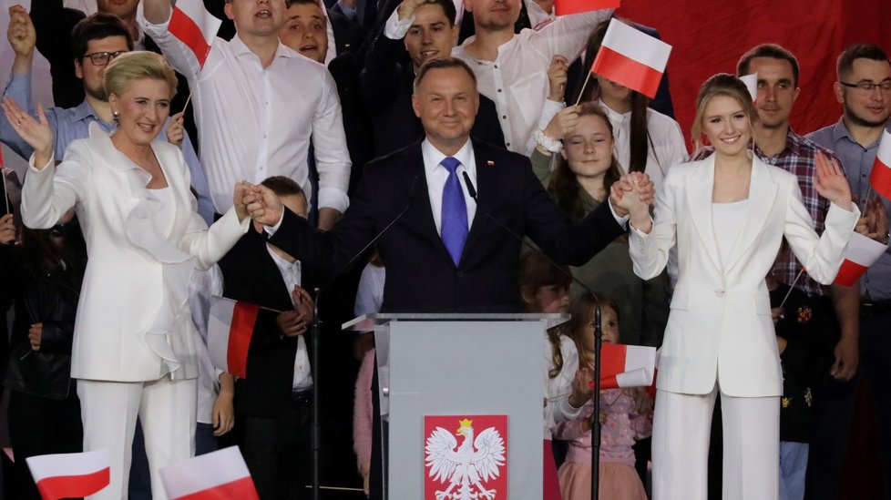 Polský prezident Andrzej Duda se po oznámení tzv. exit pollů radoval z výhry (12. 7. 2020).