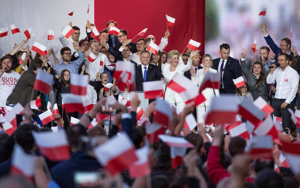 Polský prezident Andrzej Duda se po oznámení tzv. exit pollů radoval z výhry (12. 7. 2020)