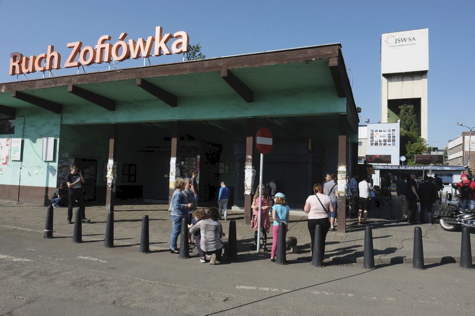 Uhelný důl v Polsku zasáhlo zemětřesení, 7 horníků uvěznilo v jeho útrobách