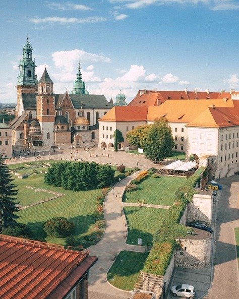 Na účtu jsou ale i pravé polské krásy, jako je Wawel Royal Castle.