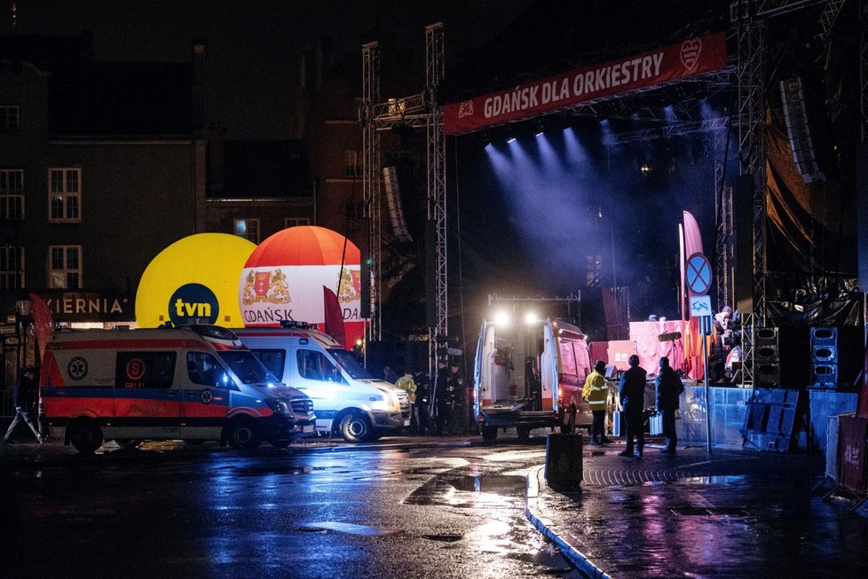 Policie a záchranáři na místě činu (13.1.2019)