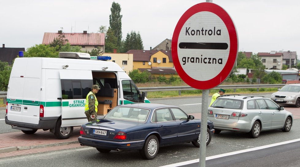 Obnovené hraniční kontroly při vjezdu do Polska.