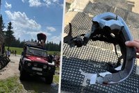 Cyklistku zasáhl blesk přímo za jízdy: Zástava srdce a helma na padrť!