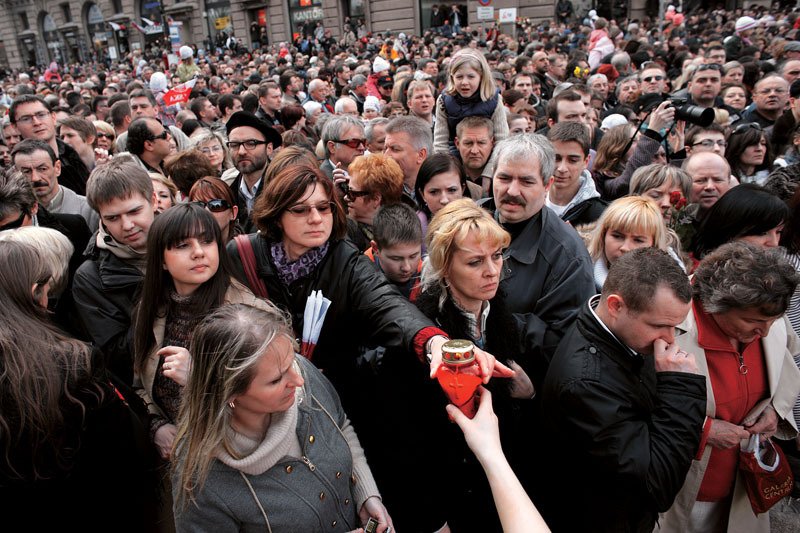 Za pár minut vzdají Poláci hold obětem katastrofy dvěma minutami ticha