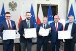Podpis koaliční smlouvy v Polsku.