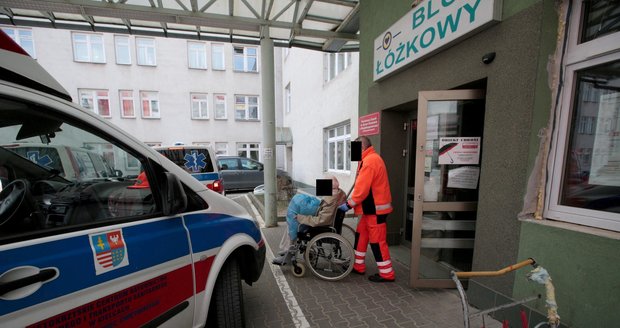 Zemřela novopečená maminka (†27) nakažená koronavirem. Zastavilo se jí srdce