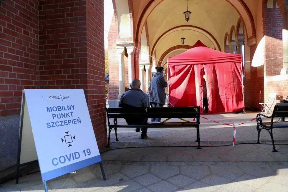 Nakažených covidem v Polsku rychle přibývá