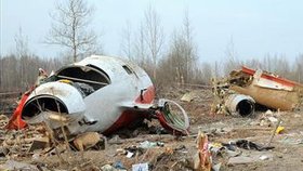 U trosek polského vládního letadla se podle všeho ještě stále povalují lidské ostatky.
