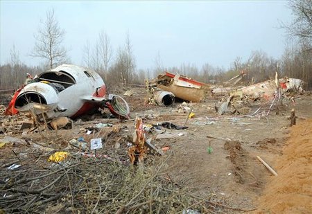 Trosky letadla po pádu nedaleko Smolenska