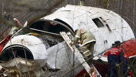 Trosky letounu Tu-154 zkoumalo několik týmů expertů