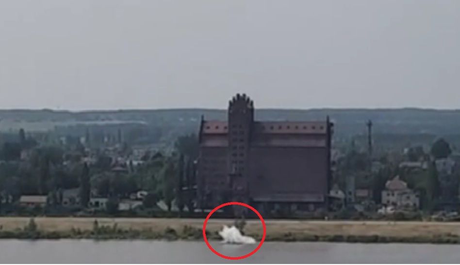 Tragédie na leteckém dni v polském Plocku. Akrobatický stroj JAK-52 se rozbil o hladinu řeky.