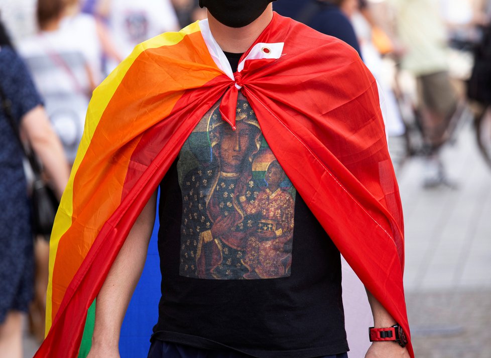 Tisíce lidí protestovaly ve Varšavě na podporu LGBT, (8.08.2020).