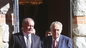 Prezidenti V4 v Štrbském Plese rokovali o Evropské unii. Na snímku slovenský prezident Andrej Kiska a český prezident Miloš Zeman.(11.10.2018)