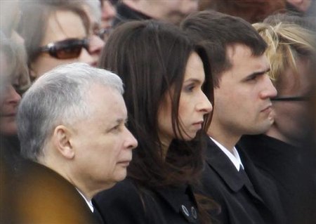 Marta Kaczyńská na pohřbu svých rodičů
