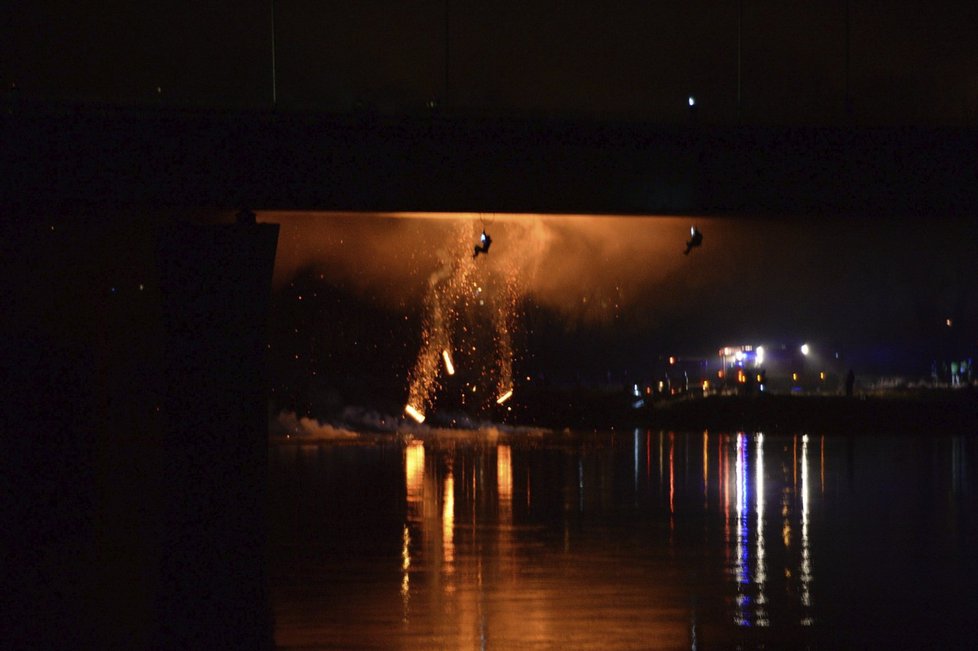Požár mostu ve Varšavě