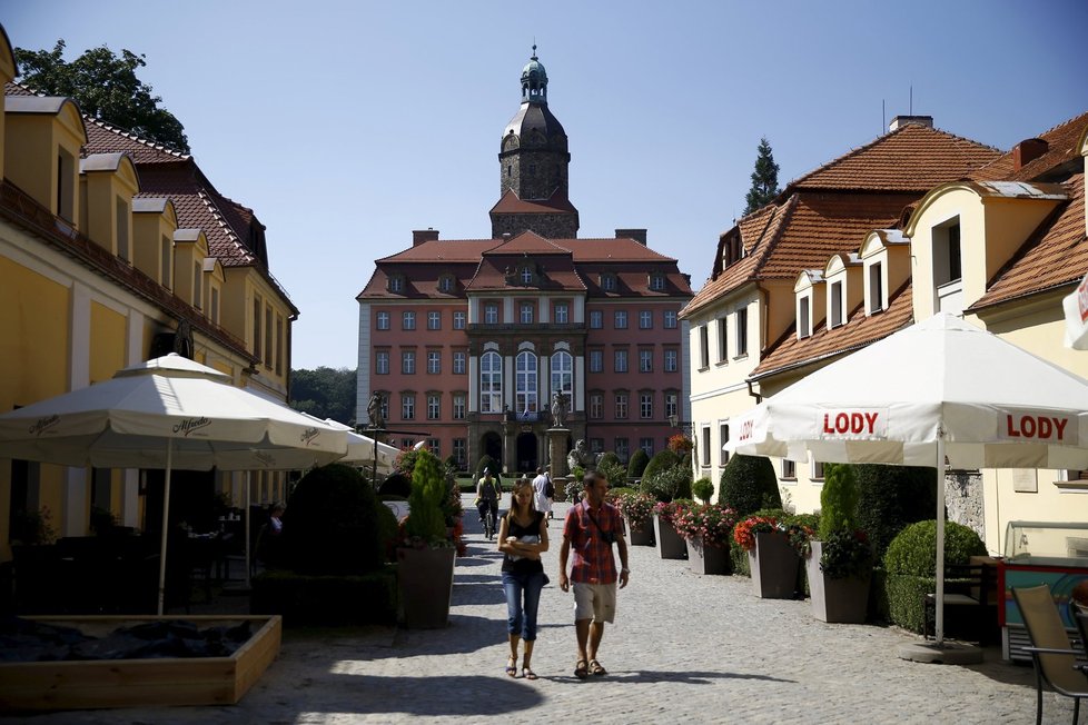 Zámek Książ ležící na severozápadním předměstí města Valbřich