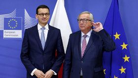 Polský premiér Mateusz Morawiecki a předseda Evropské komise Jean-Claude Juncker.